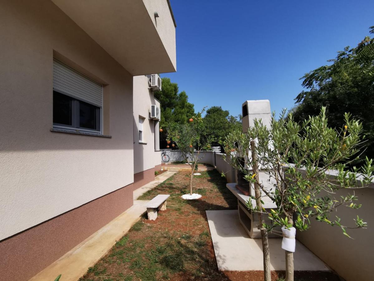 Apartment Dundo in quiet green area Medulin Buitenkant foto